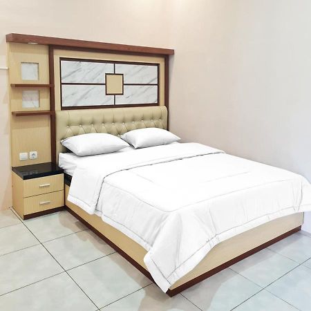 Reddoorz @ Jalan Nyai Enat Sampit Hotel Exterior photo