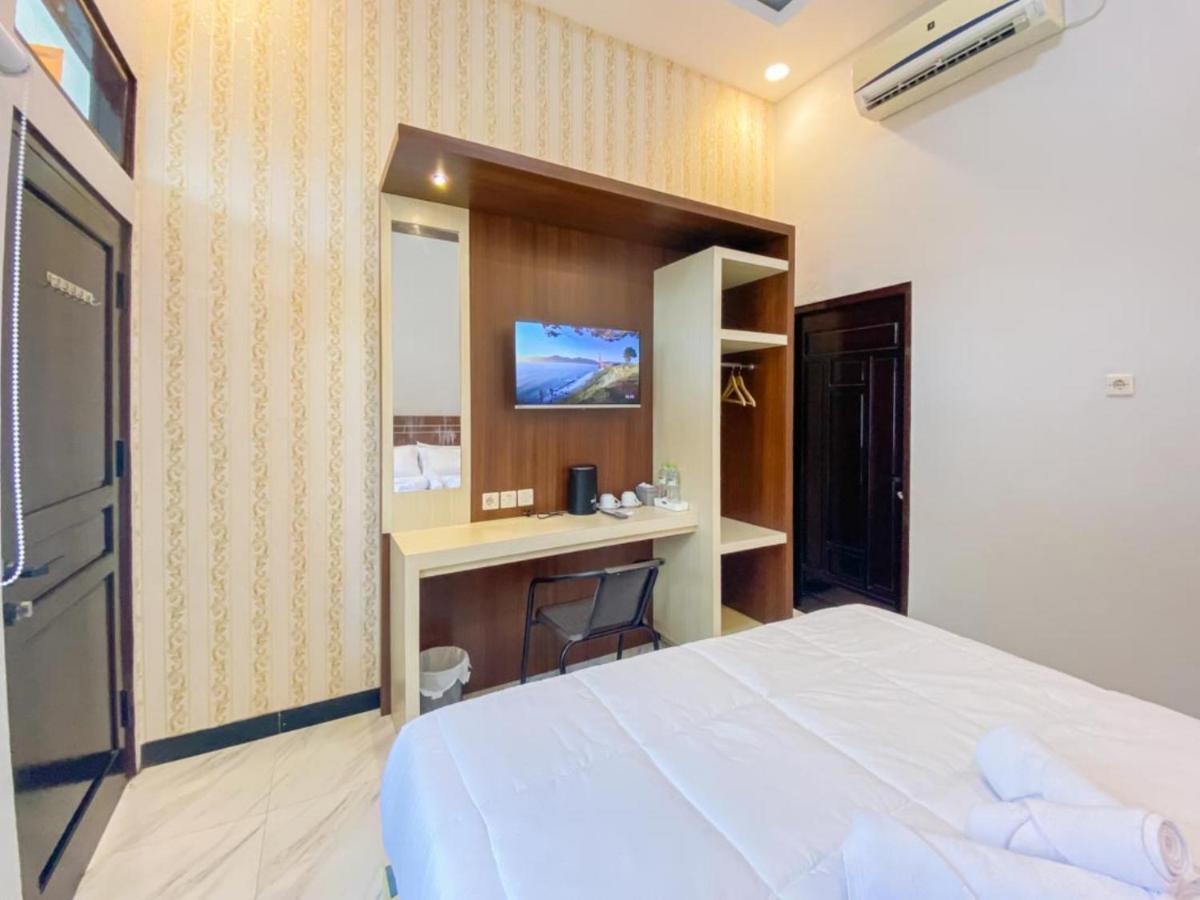 Reddoorz @ Jalan Nyai Enat Sampit Hotel Exterior photo